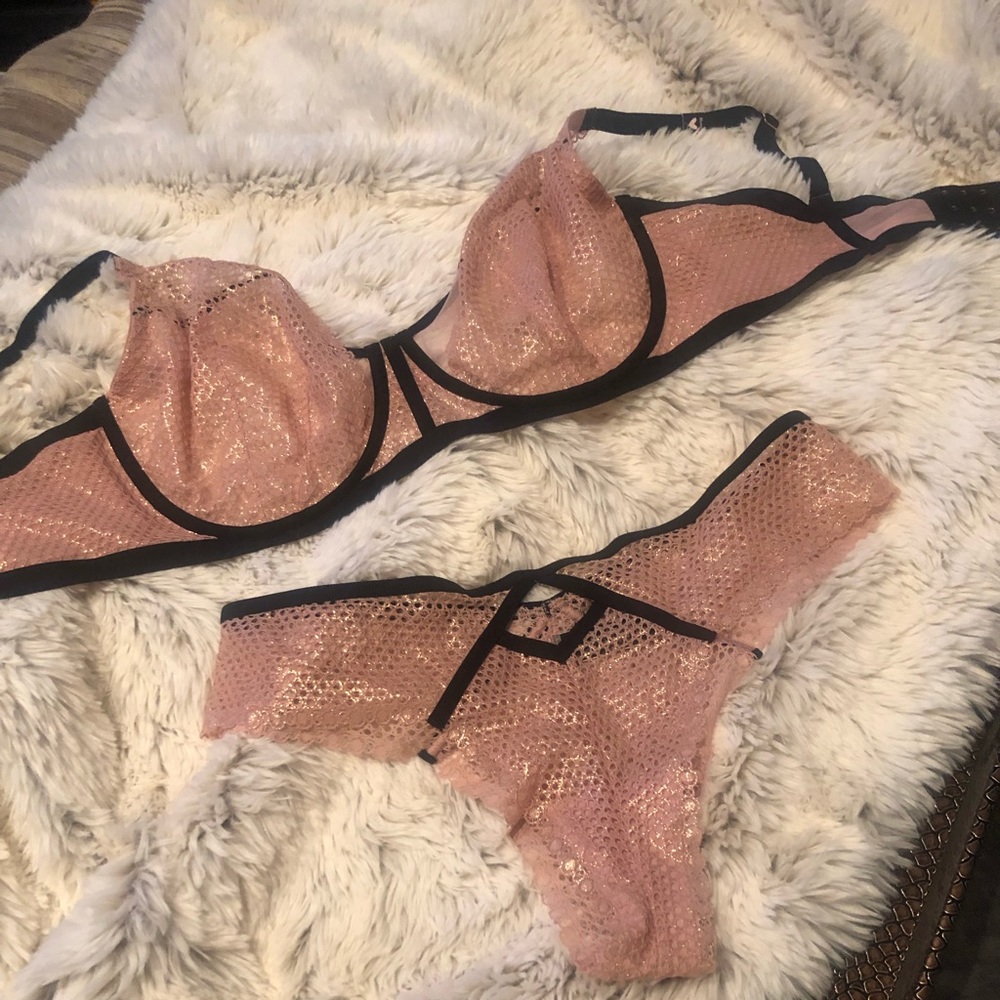 NEW!! Victoria’s Secret Very Sexy Bra/Thong set